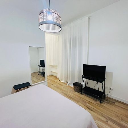 Bellhome 3 - Elegante Appartamento Nel Centro Di 바리 외부 사진
