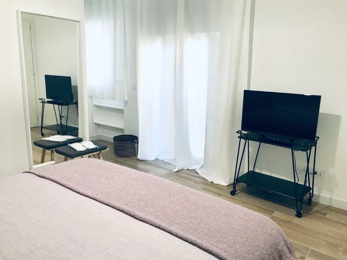 Bellhome 3 - Elegante Appartamento Nel Centro Di 바리 외부 사진
